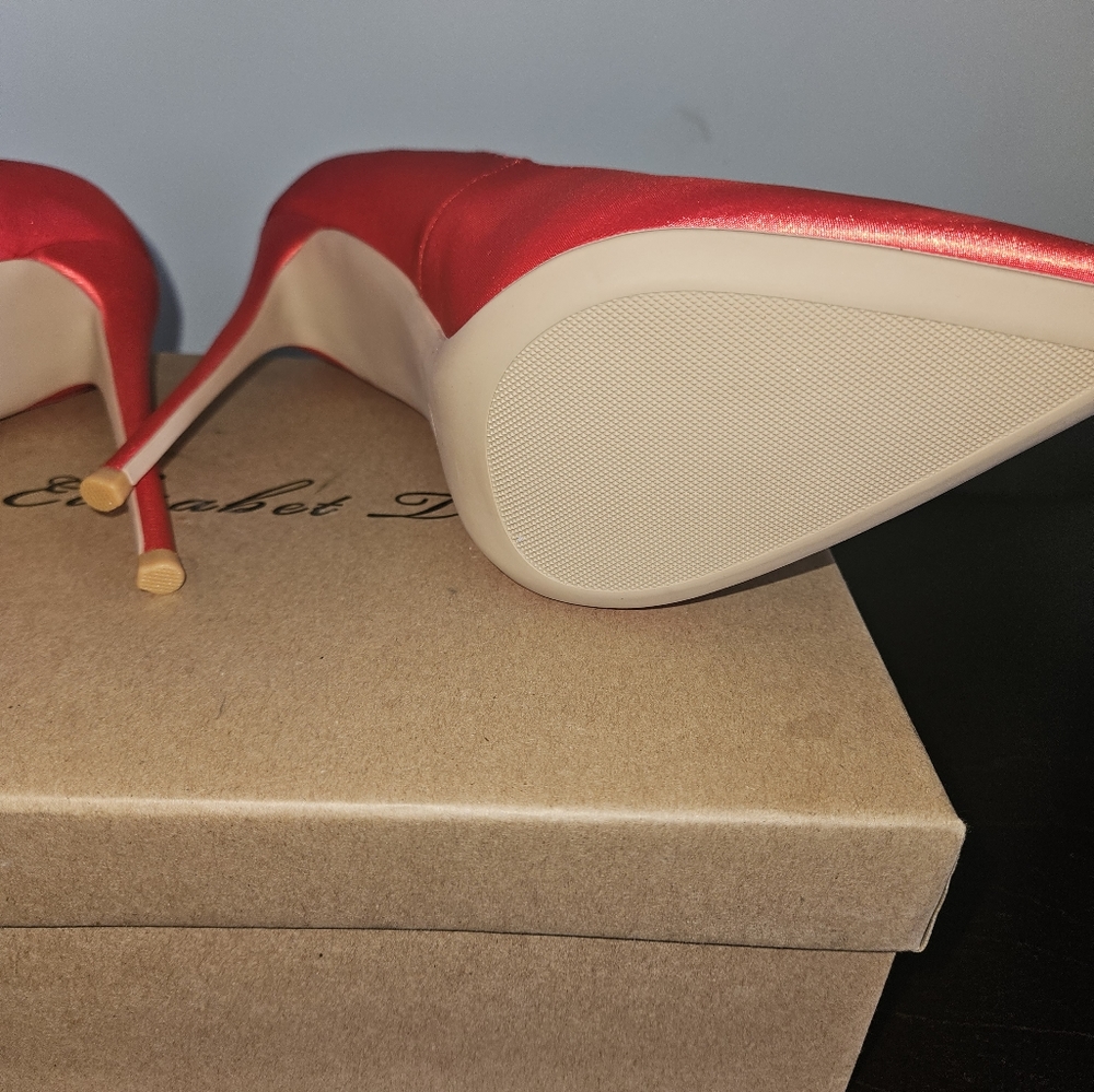 Red Heels - Picture 4 of 7
